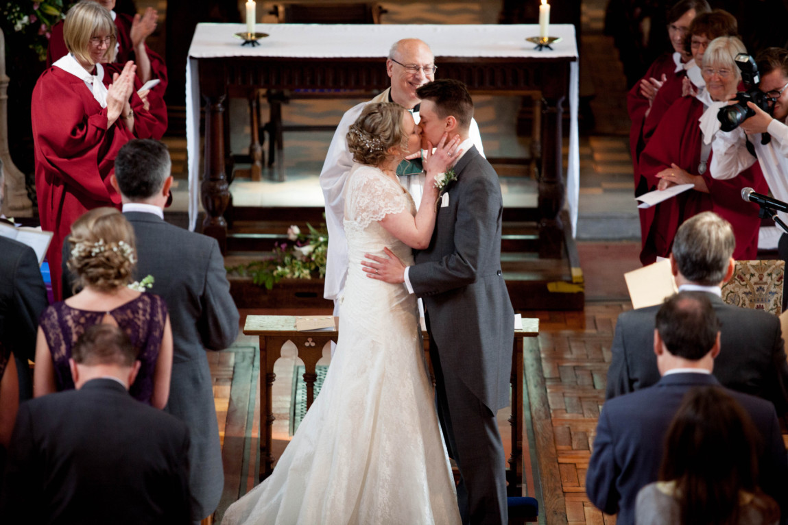 Just Married Couples first Kiss